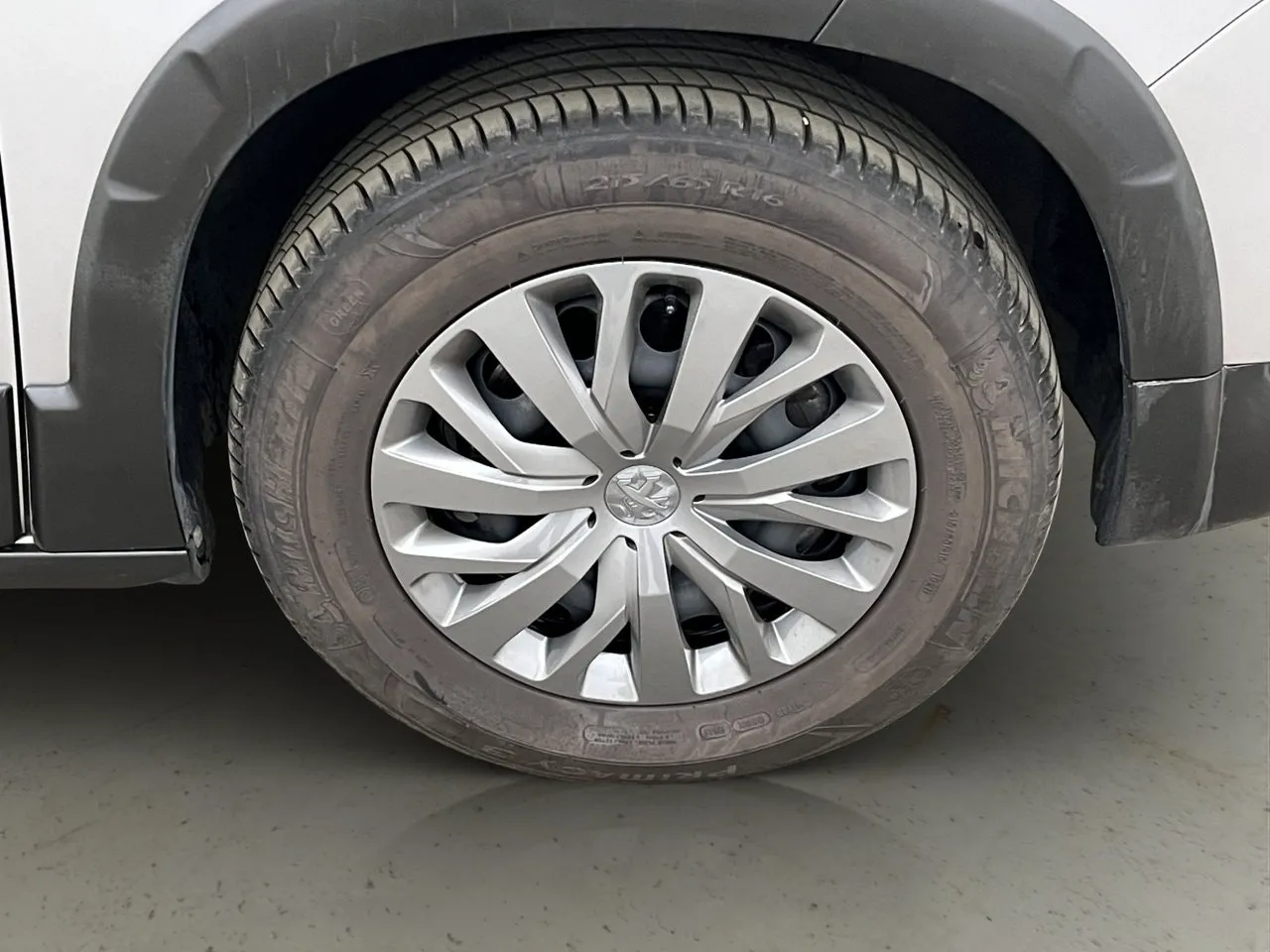 Vehicle image 32