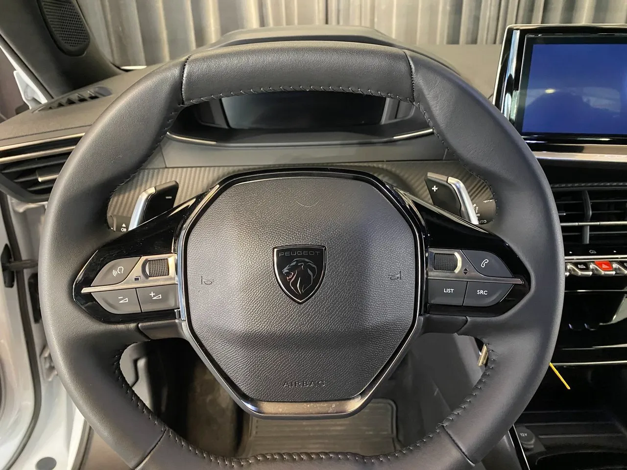 Vehicle image 32