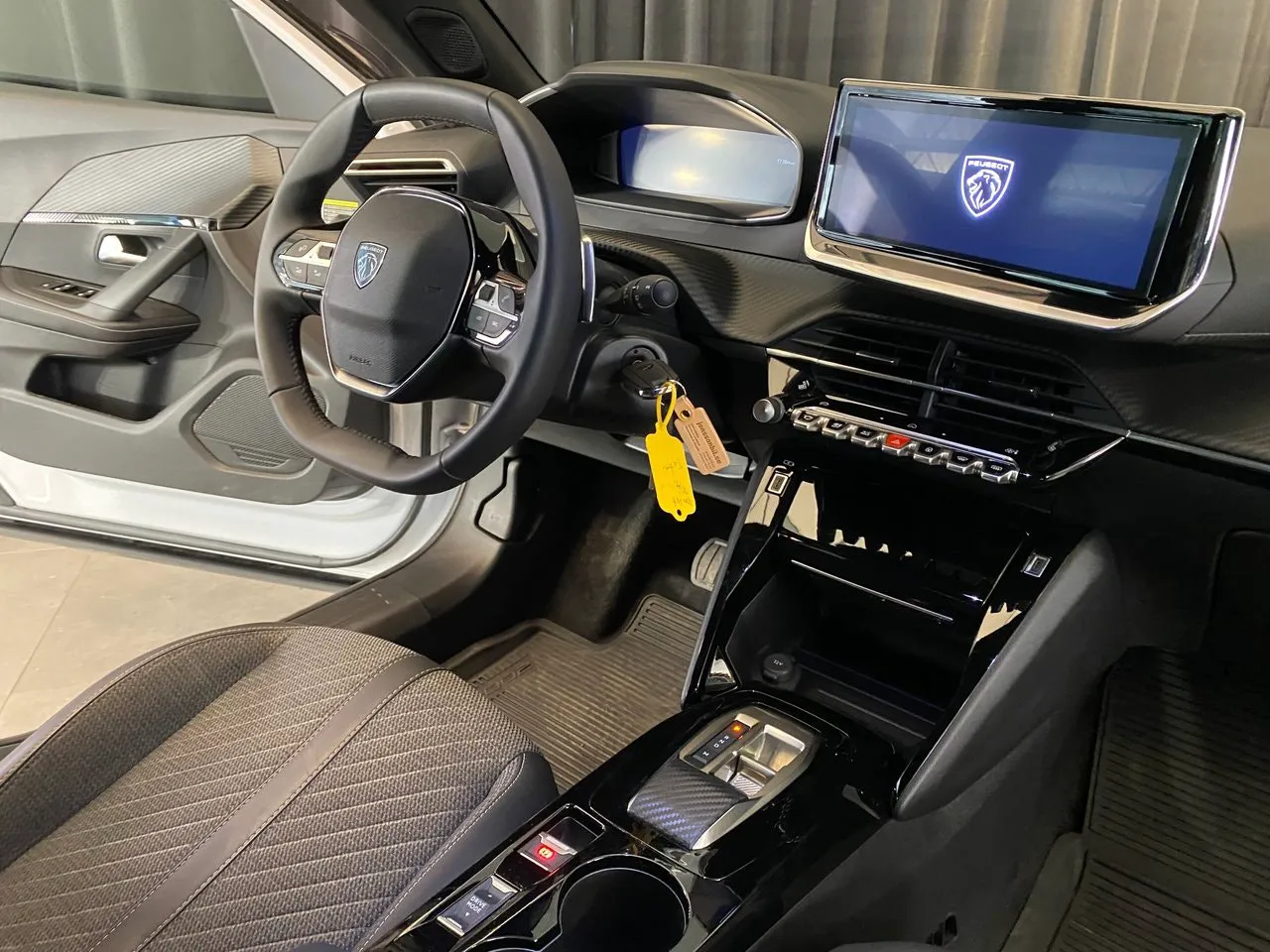 Vehicle image 28