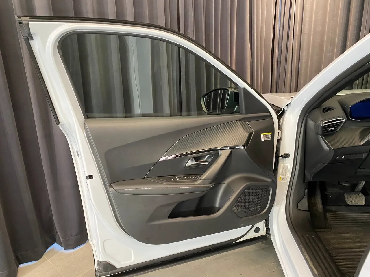 Vehicle image 23