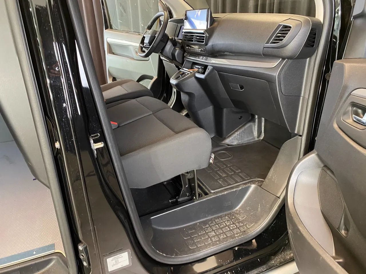 Vehicle image 37
