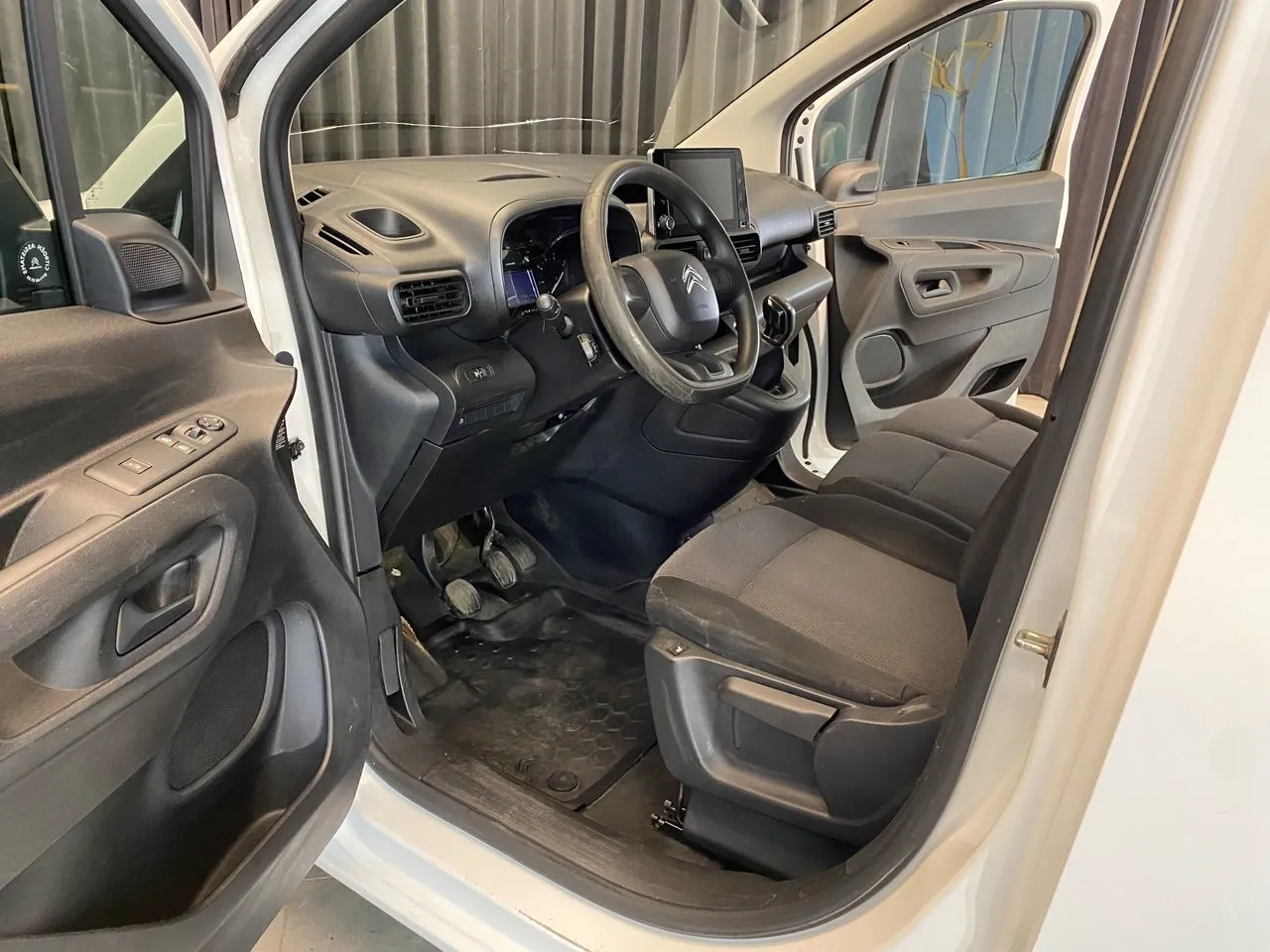 Vehicle image 18