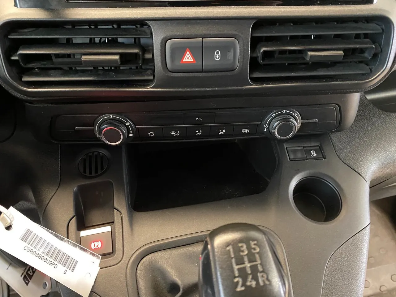 Vehicle image 28