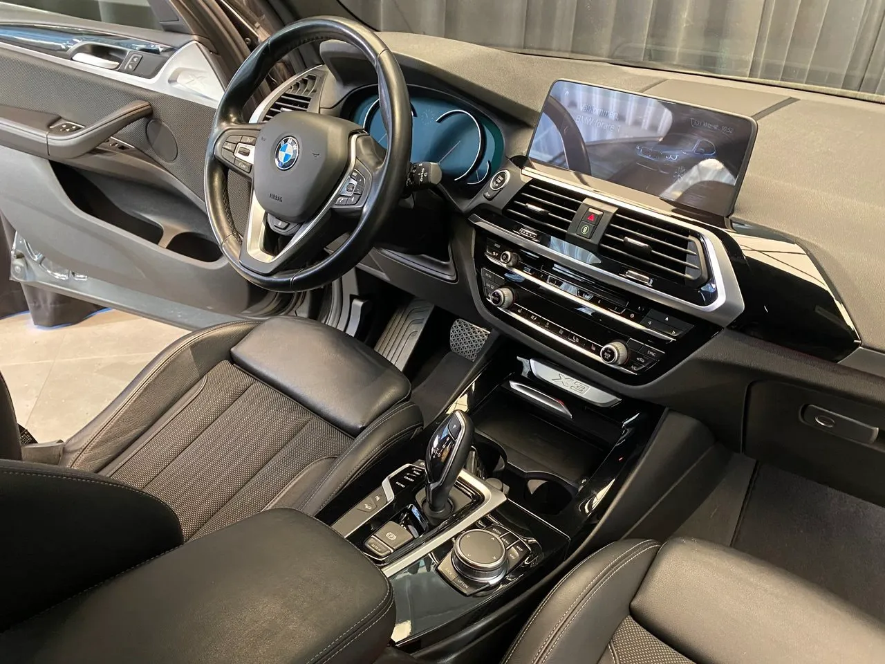 Vehicle image 36