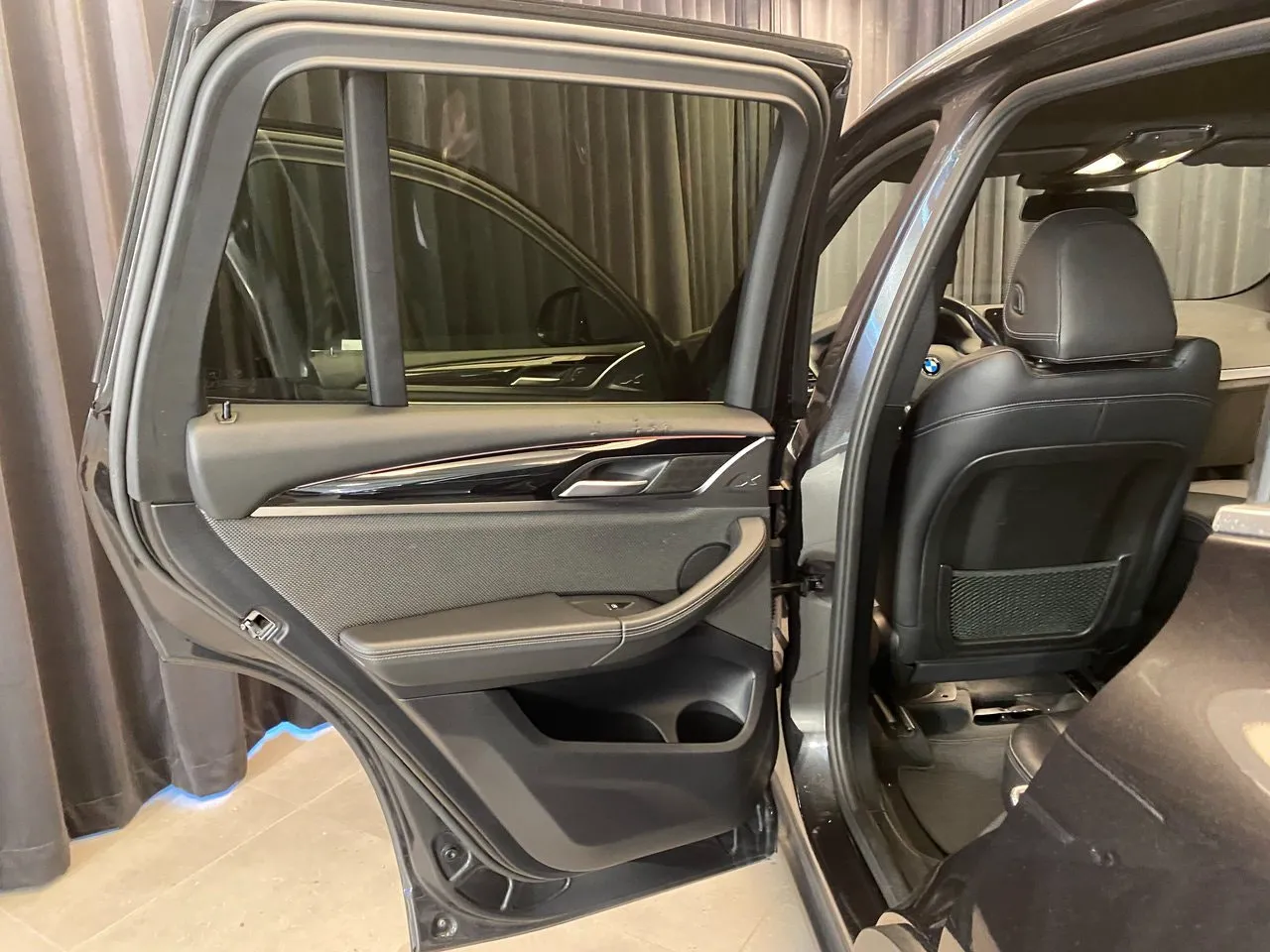 Vehicle image 30