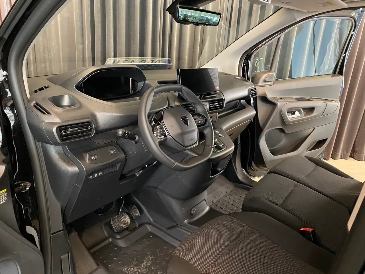 Vehicle image 35