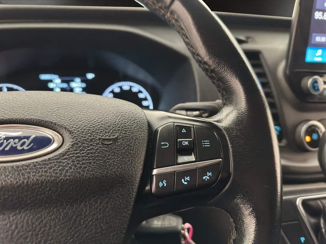 Vehicle image 18