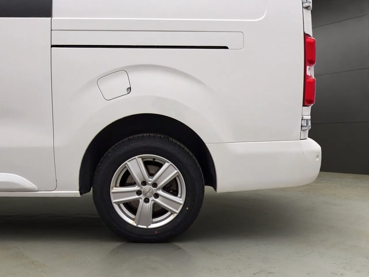 Vehicle image 30