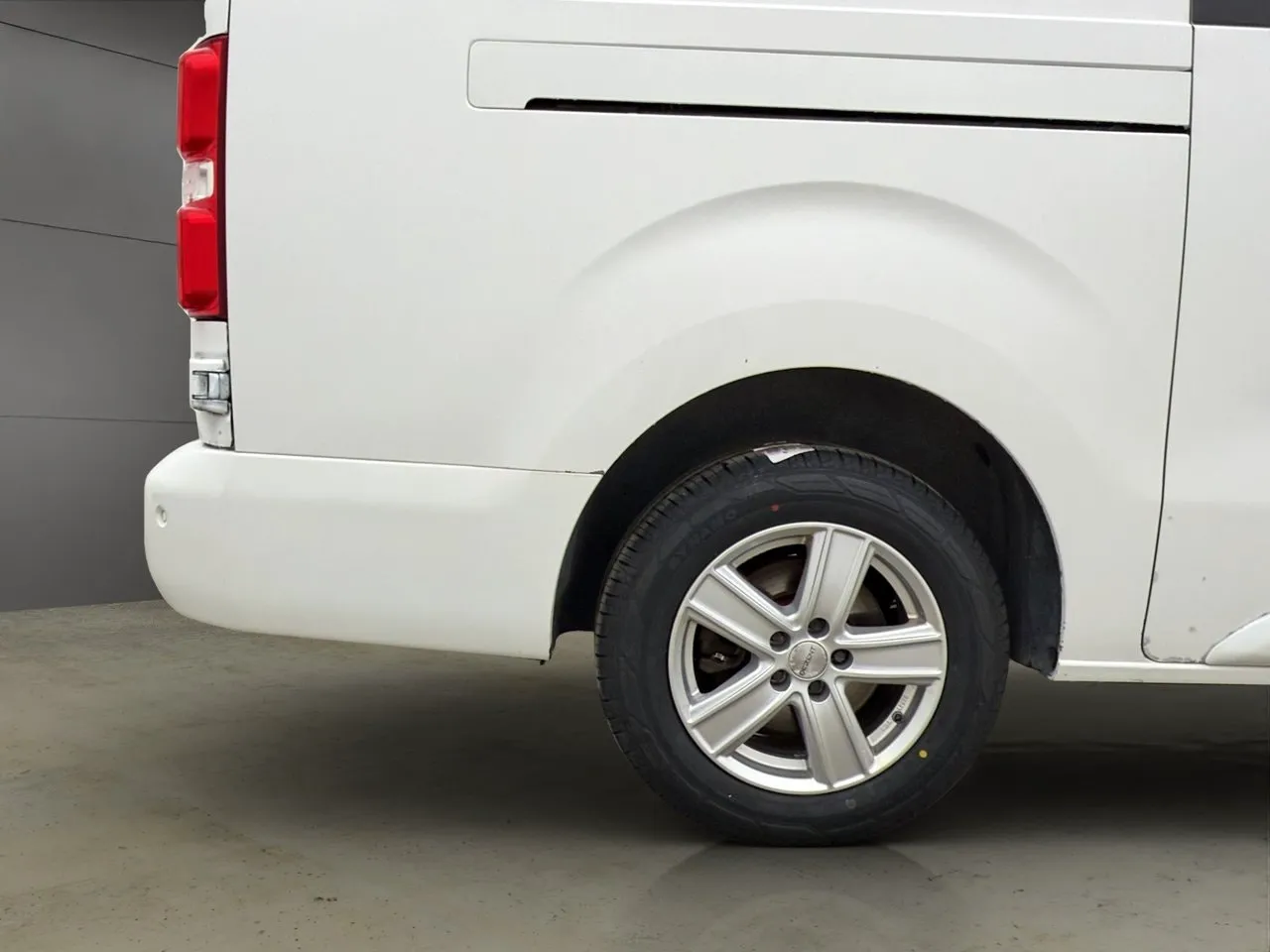 Vehicle image 31