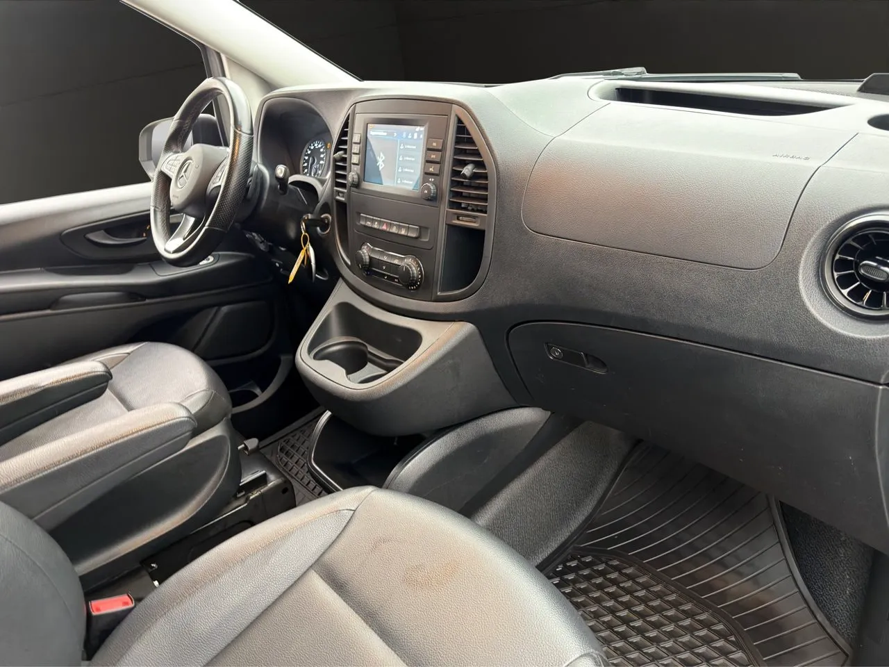 Vehicle image 32