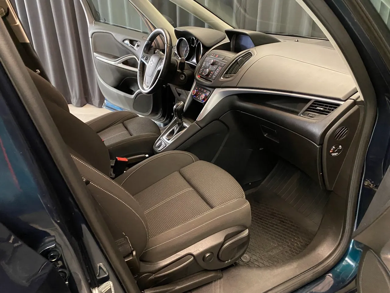 Vehicle image 18