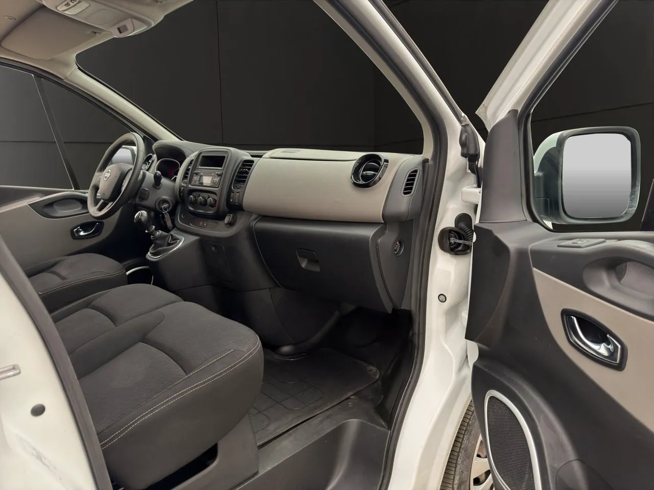 Vehicle image 18