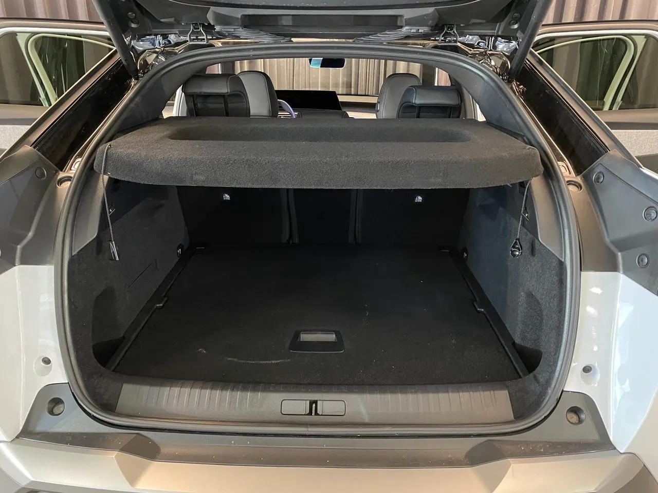 Vehicle image 33