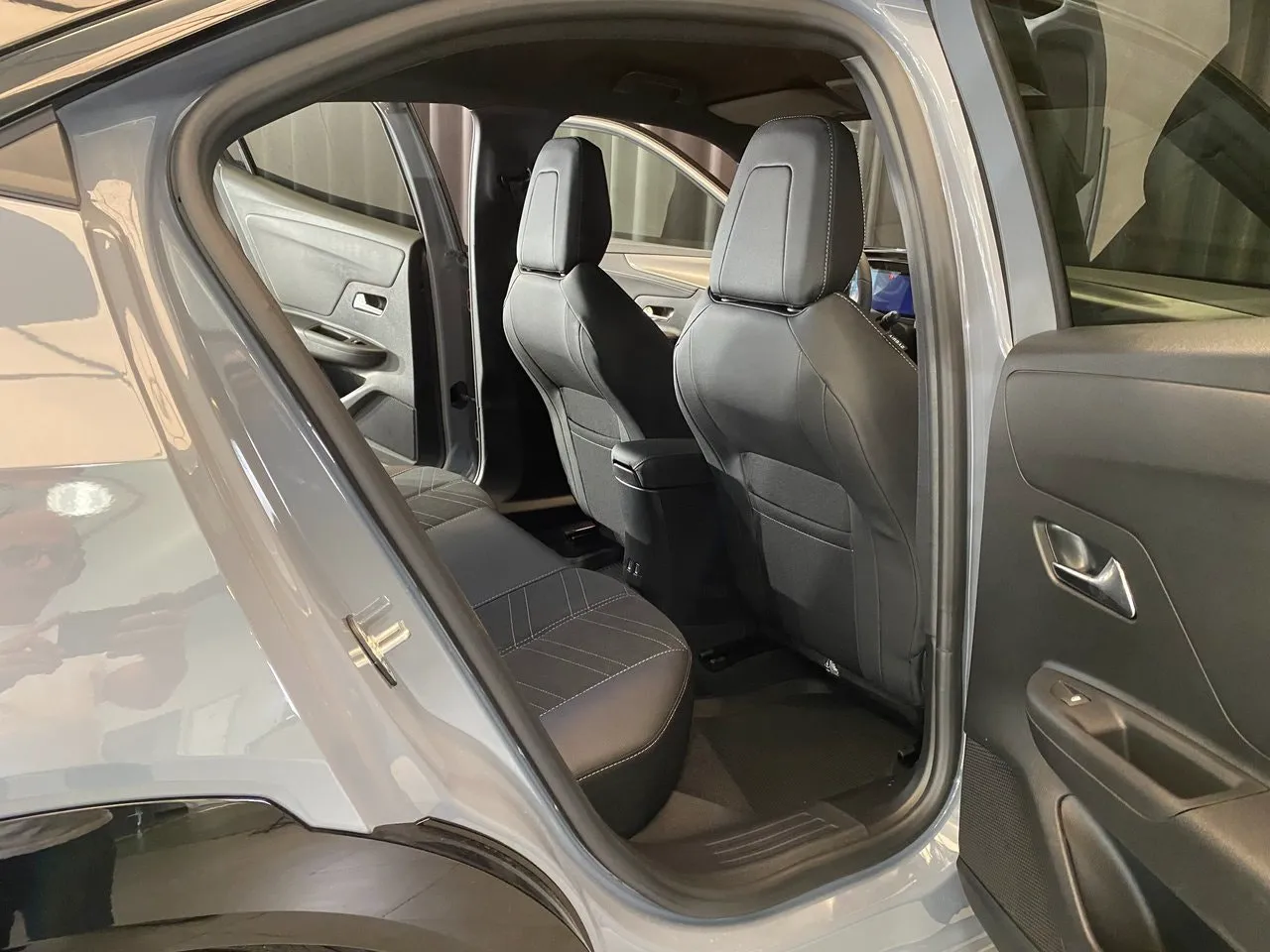 Vehicle image 33