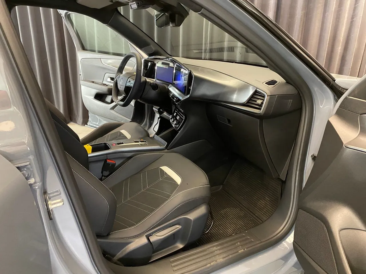Vehicle image 35