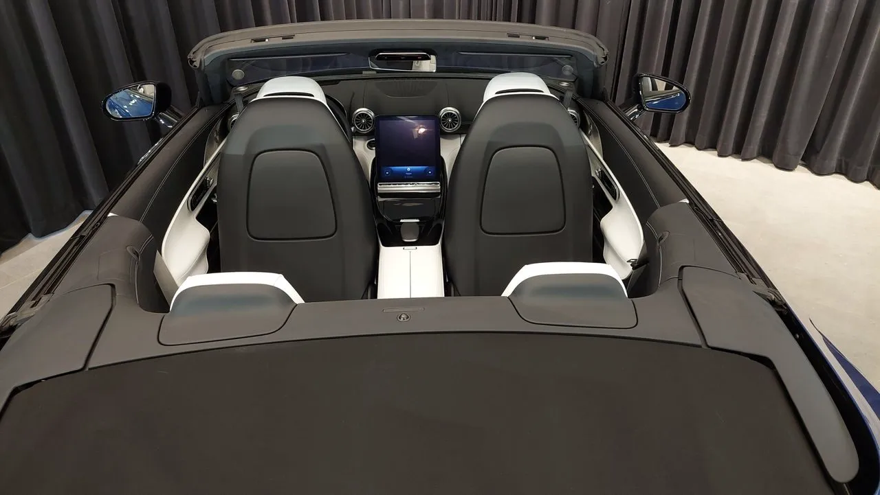Vehicle image 32
