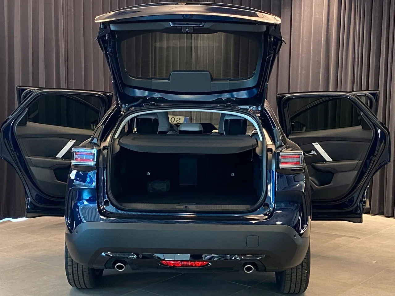 Vehicle image 16