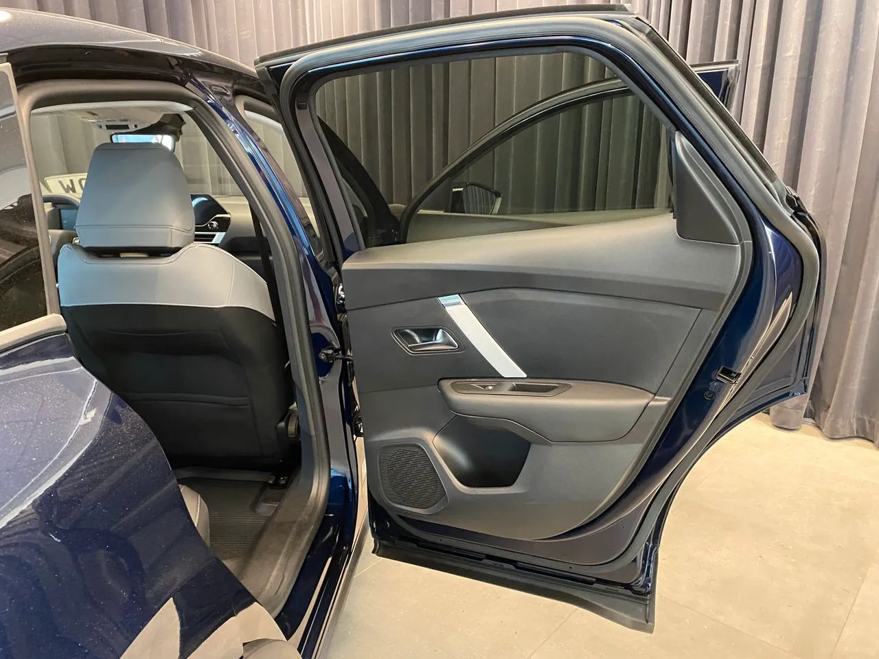 Vehicle image 20