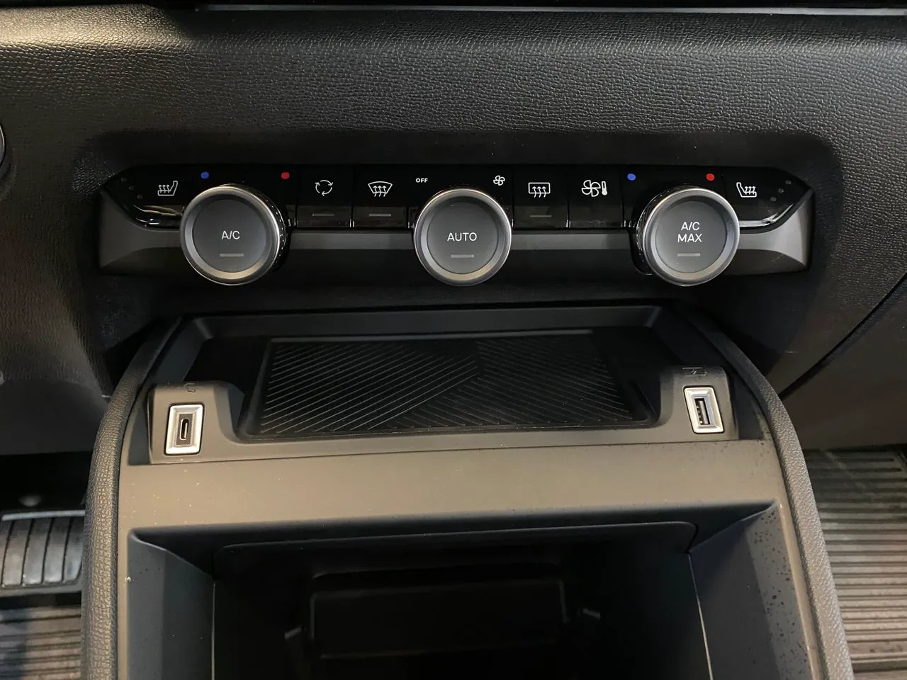 Vehicle image 32
