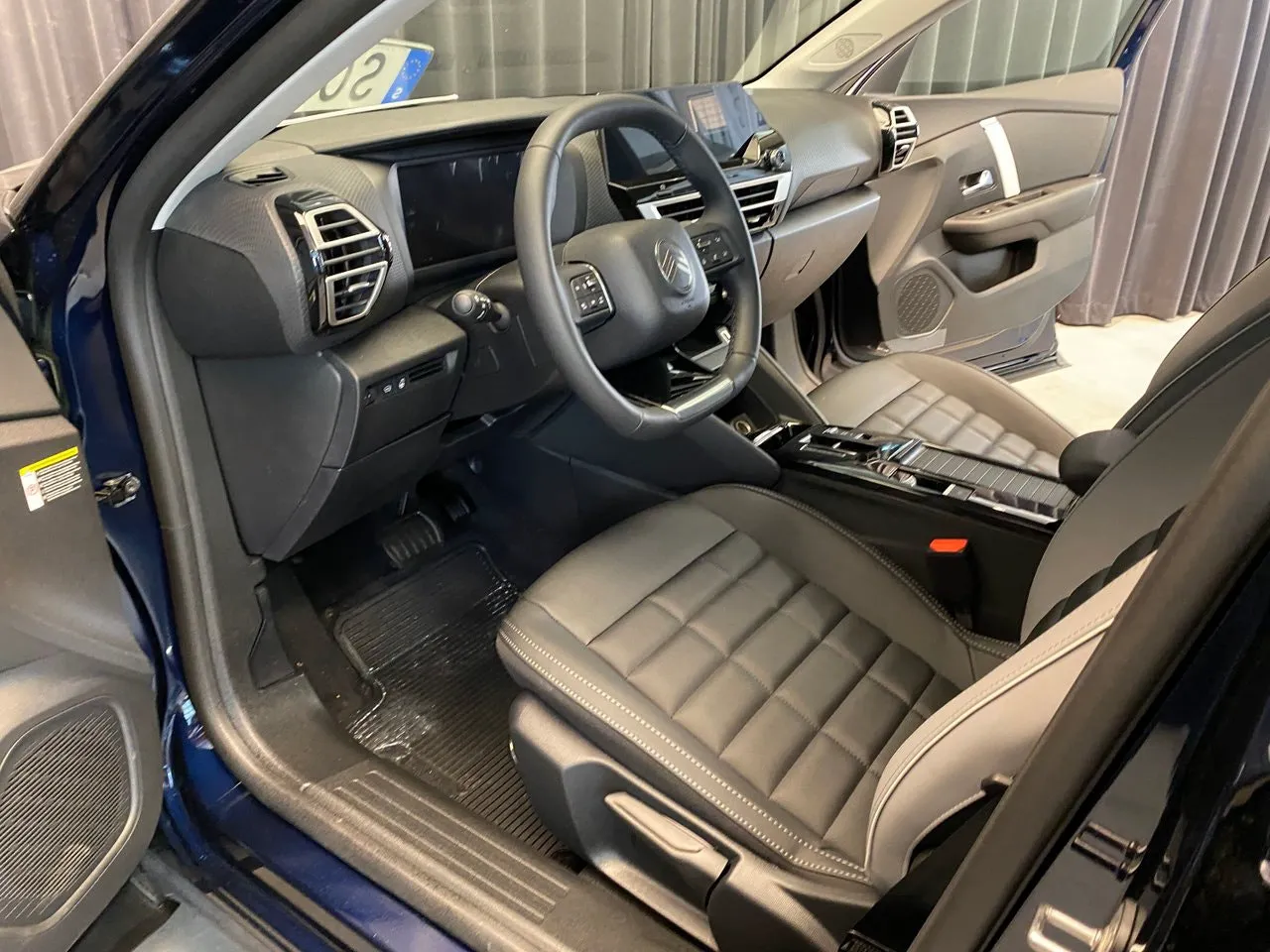 Vehicle image 28