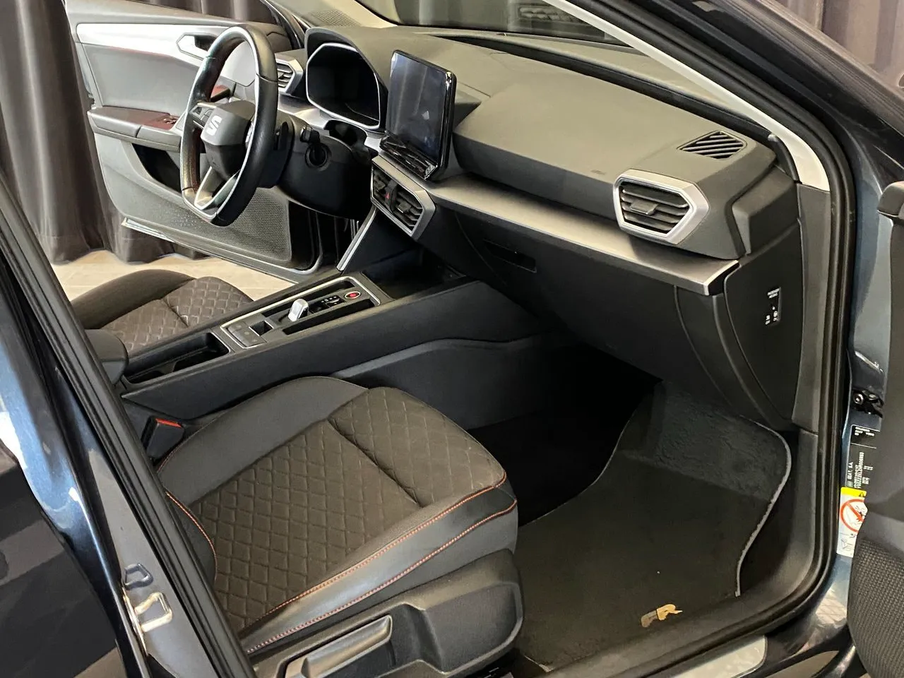 Vehicle image 32
