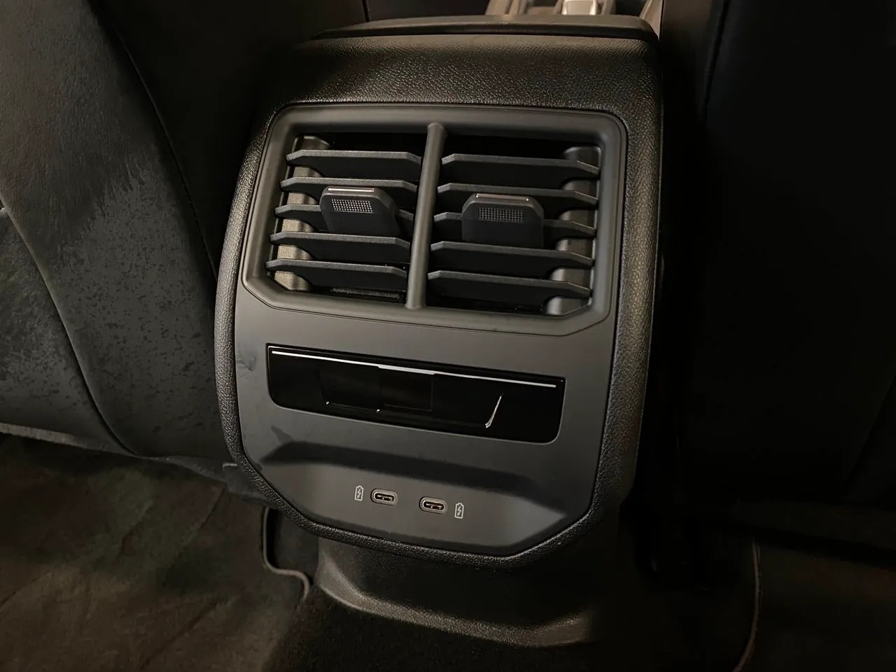 Vehicle image 34