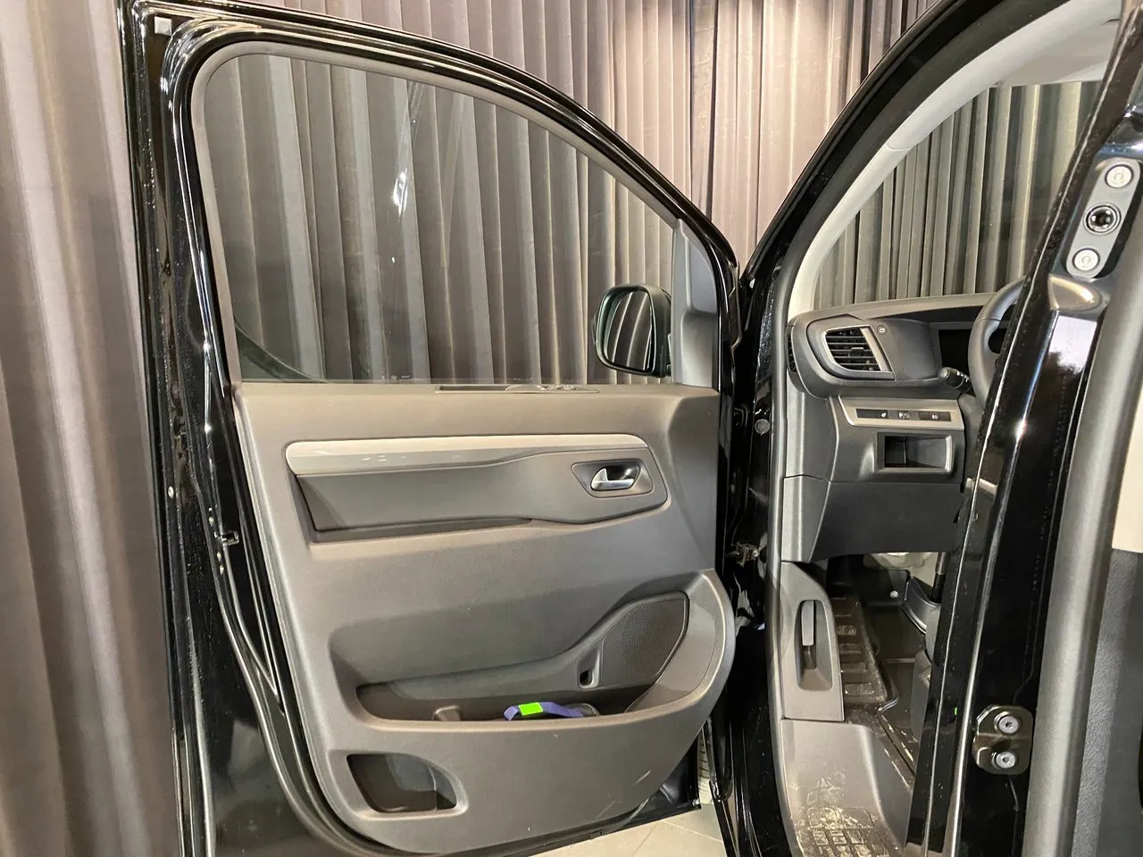 Vehicle image 36