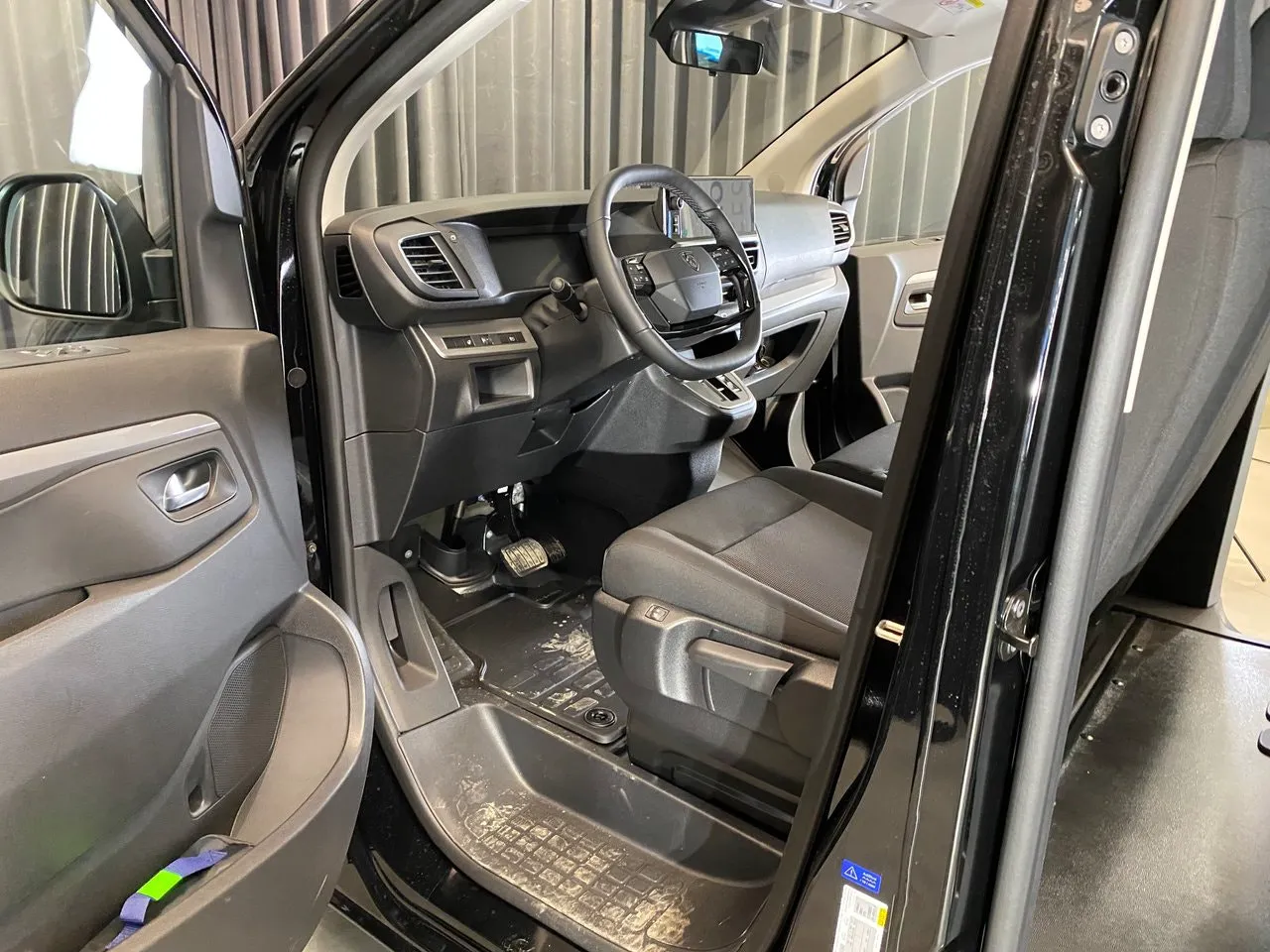 Vehicle image 35