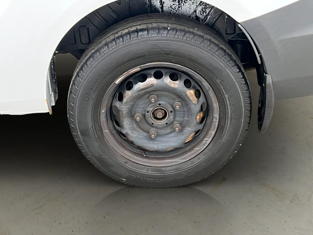 Vehicle image 25
