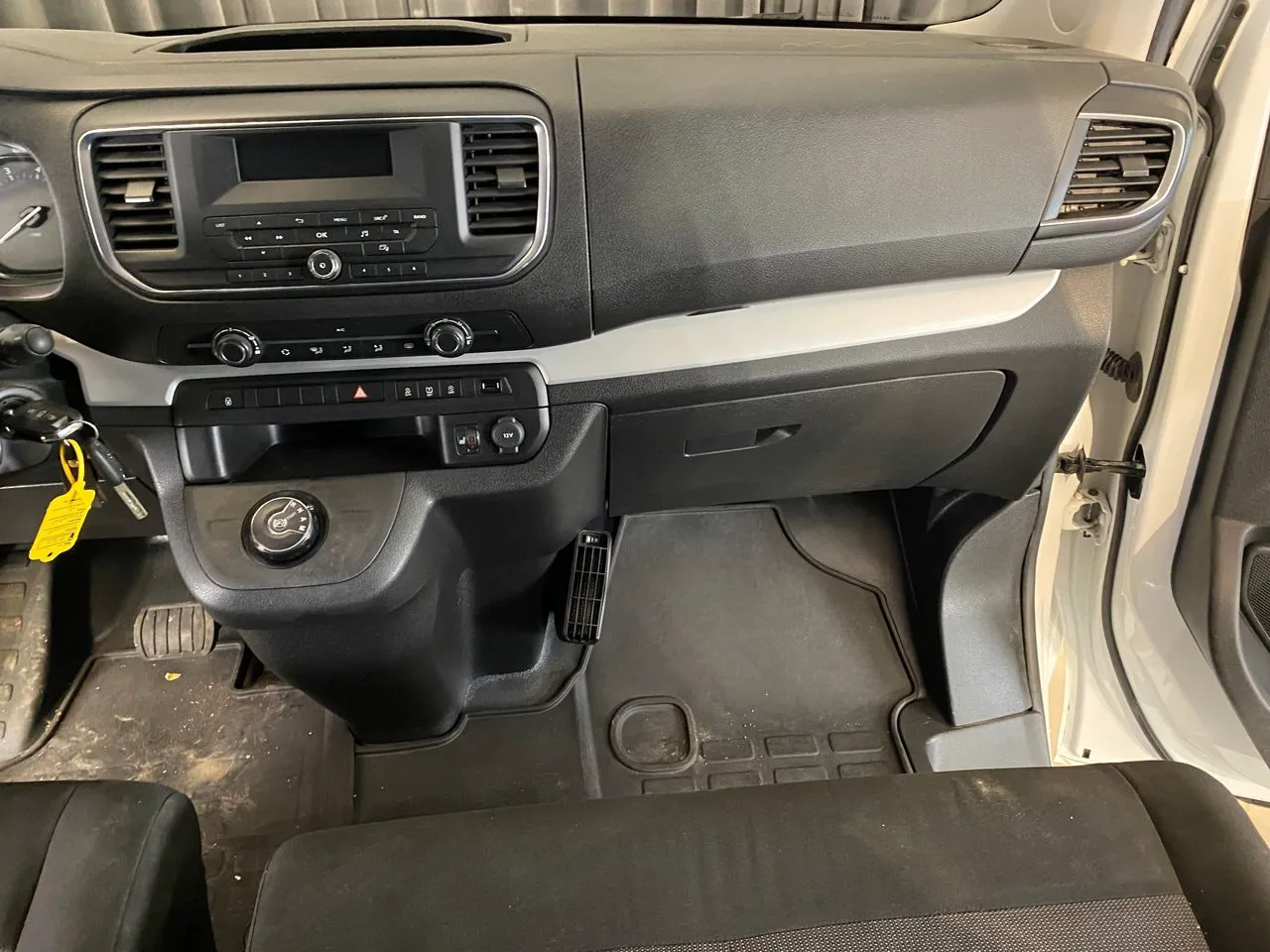 Vehicle image 20