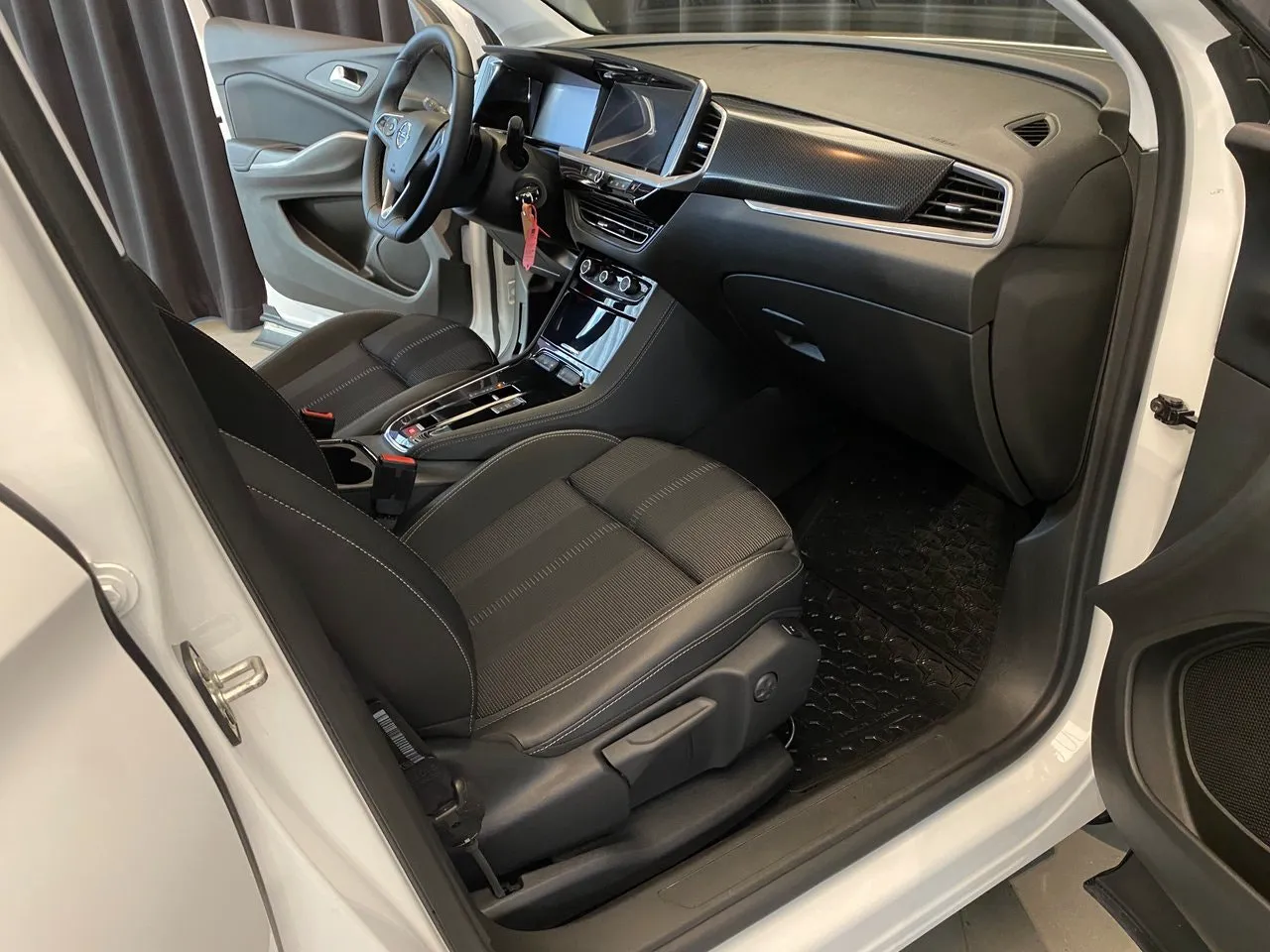 Vehicle image 36