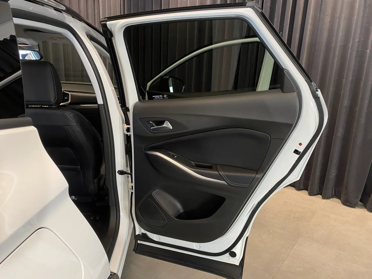 Vehicle image 33