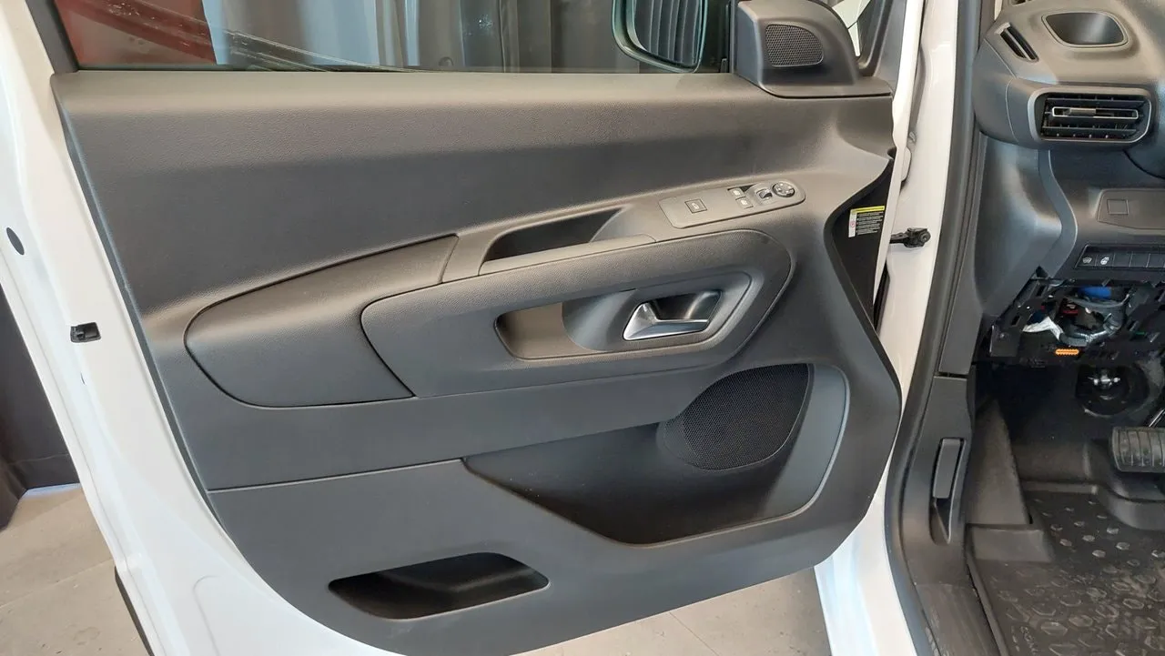 Vehicle image 36