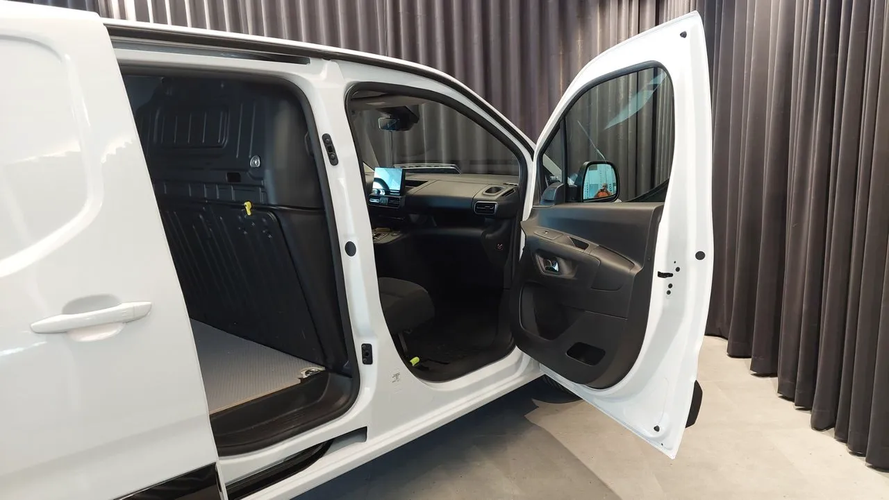 Vehicle image 31