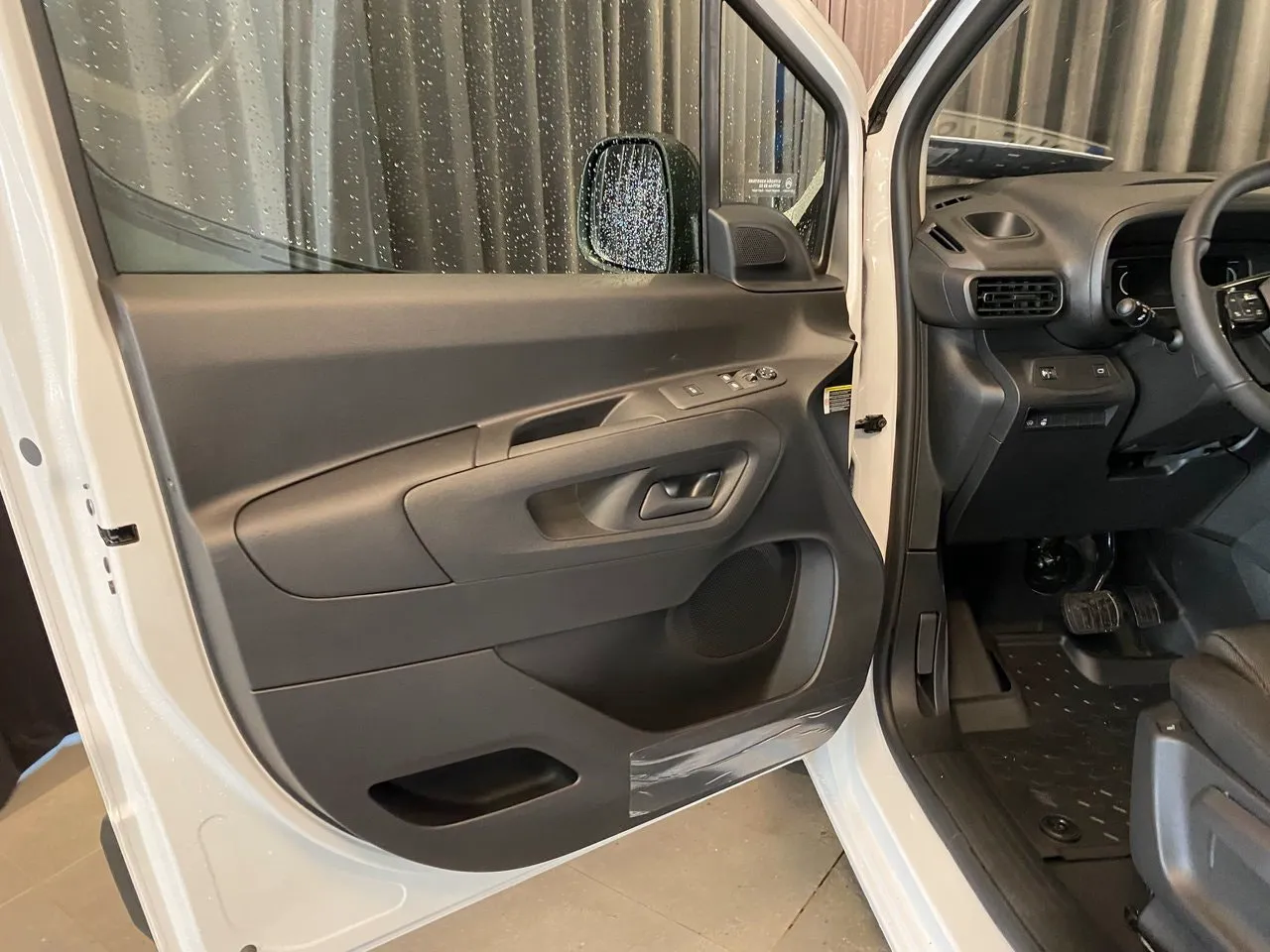 Vehicle image 31