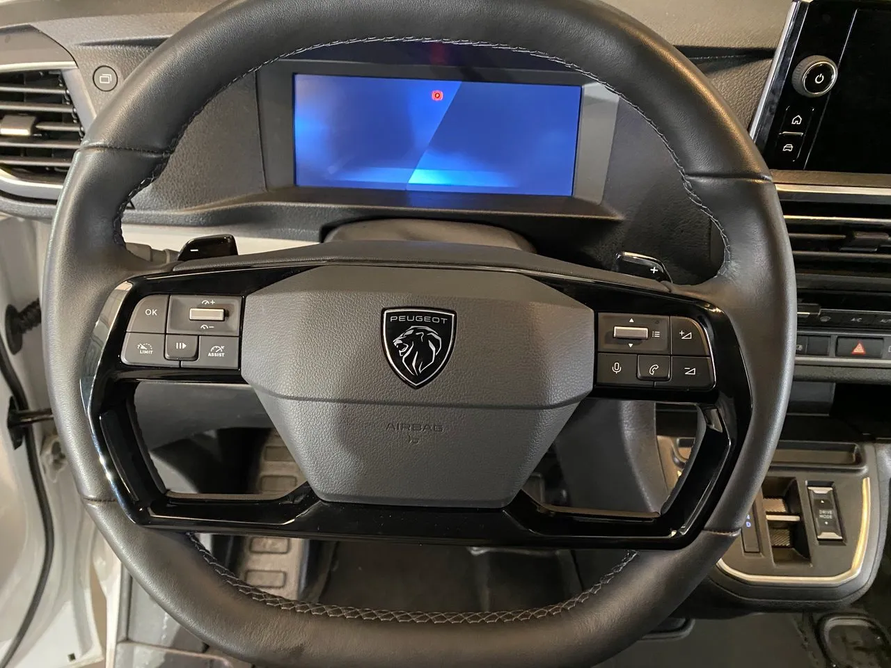 Vehicle image 33