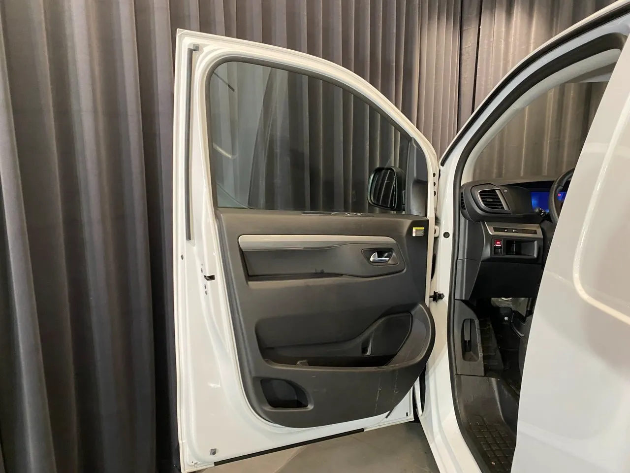 Vehicle image 30