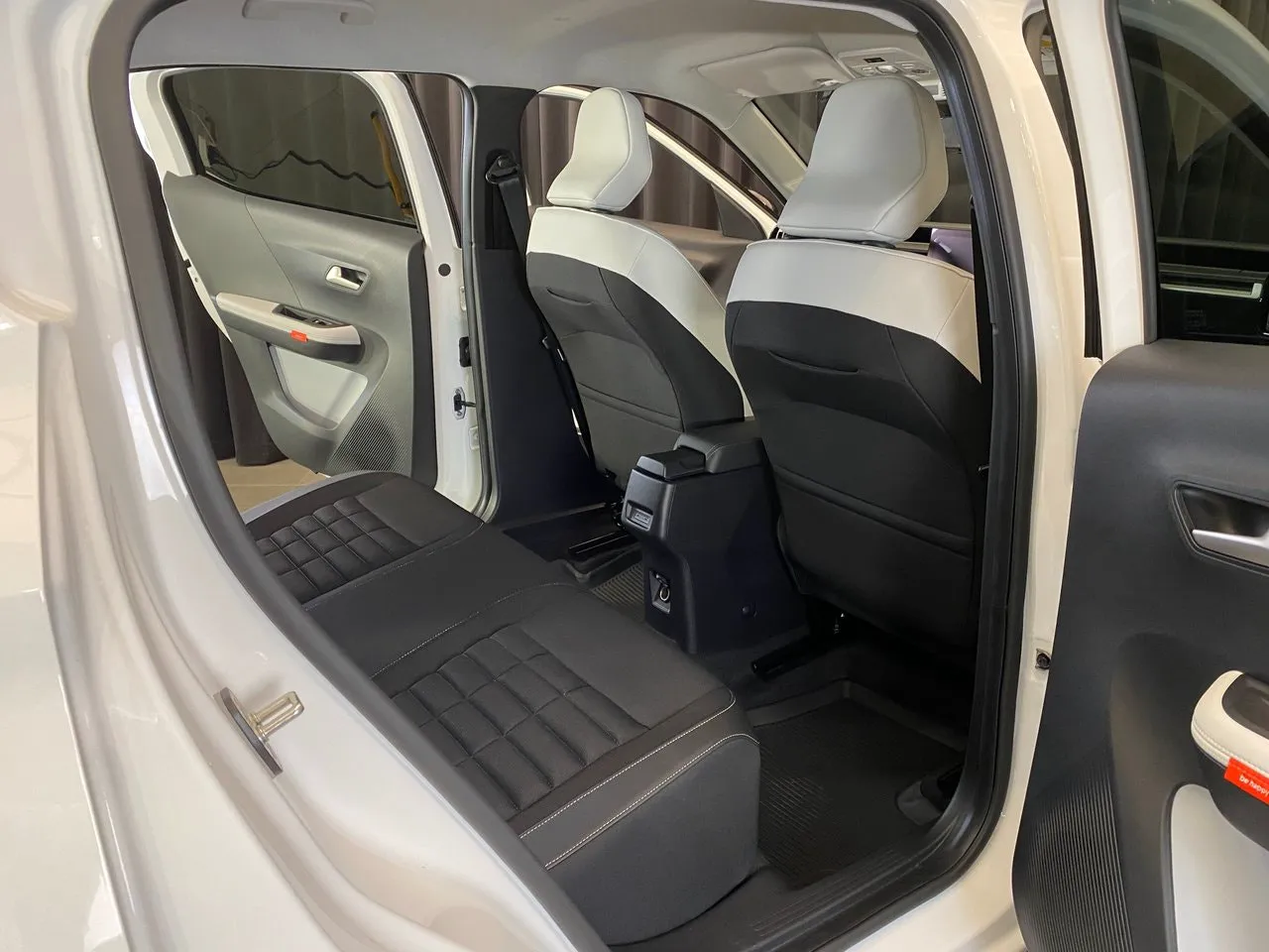 Vehicle image 21