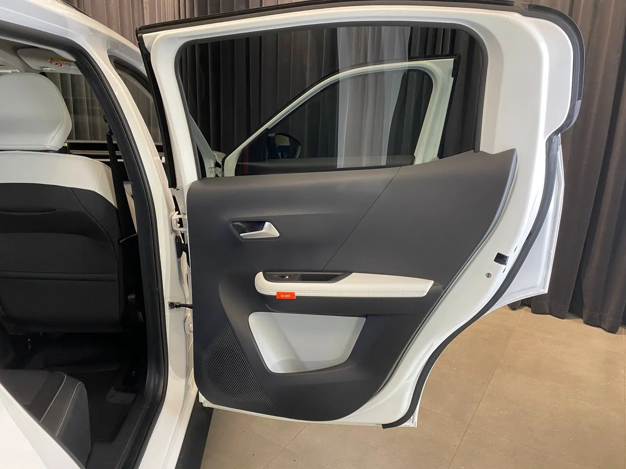 Vehicle image 20