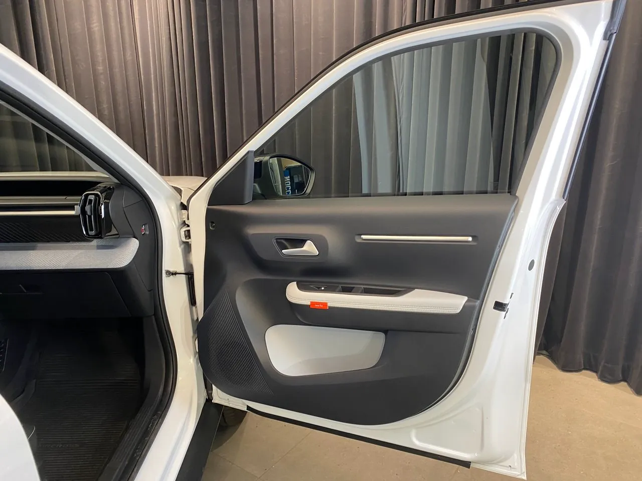 Vehicle image 30