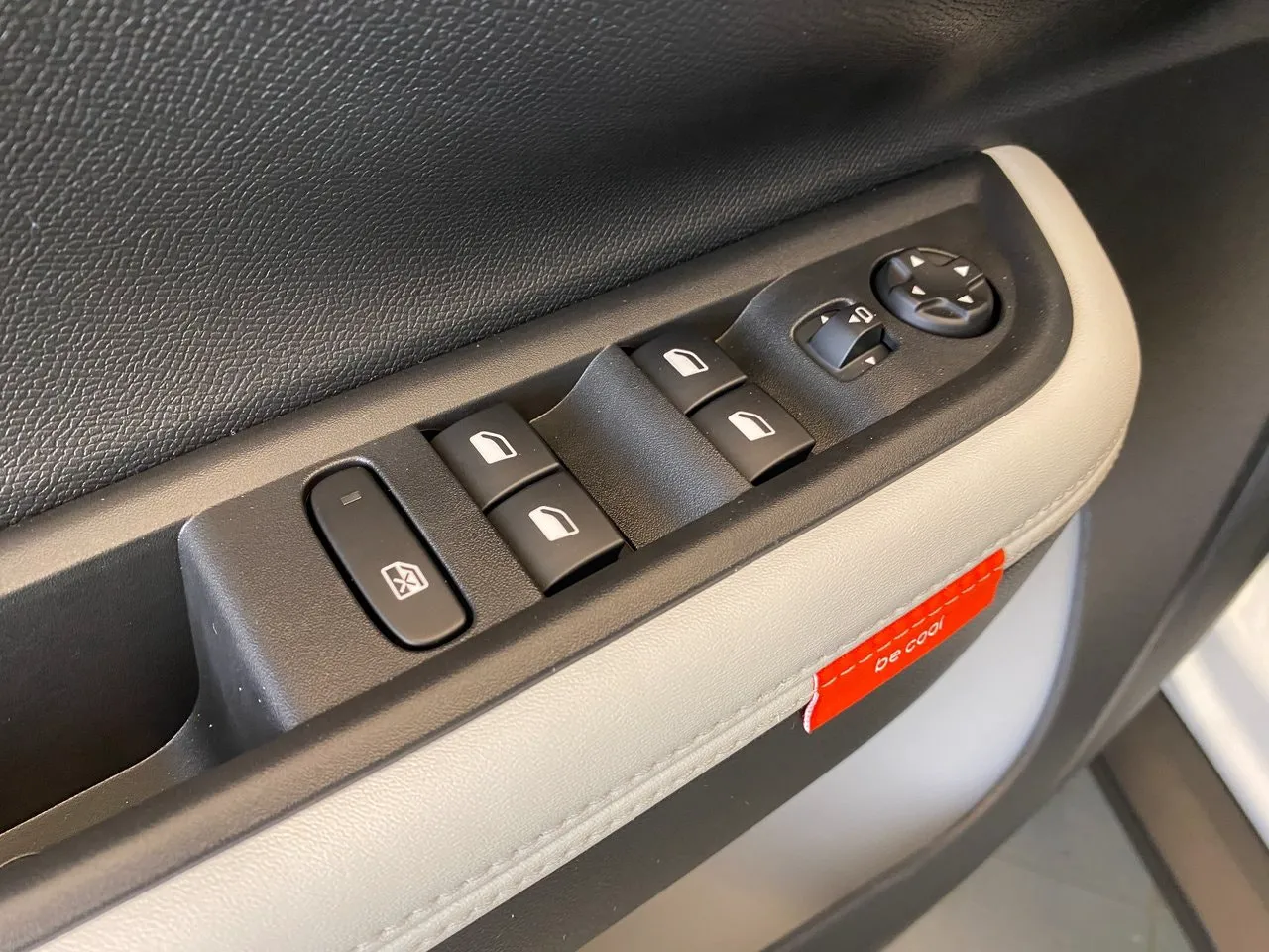 Vehicle image 32