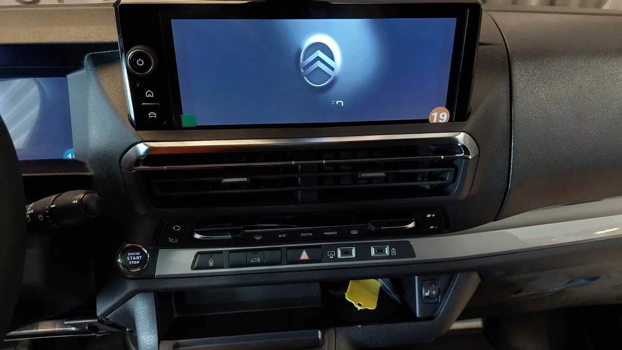 Vehicle image 35