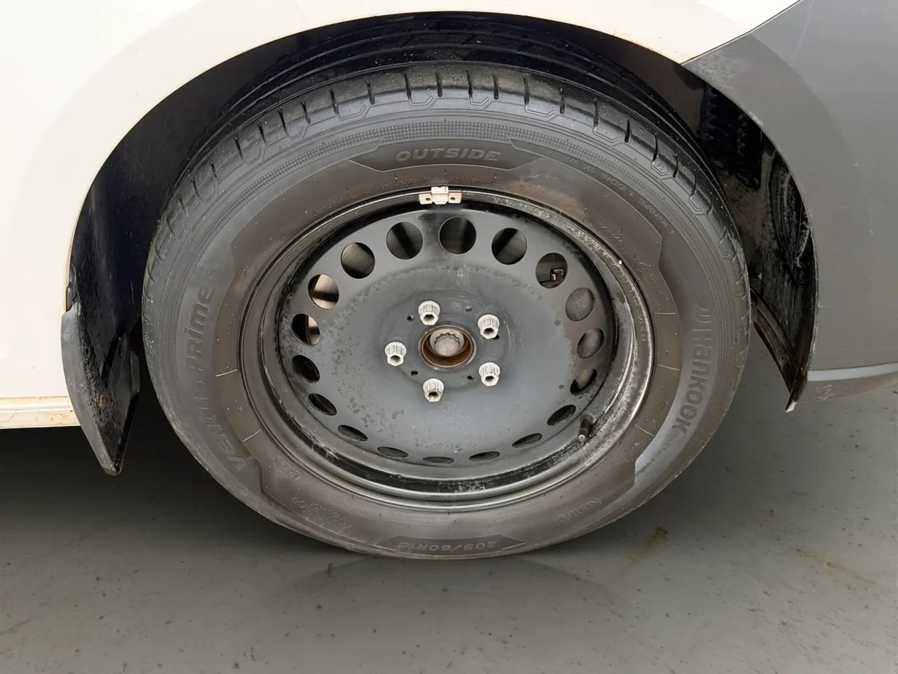 Vehicle image 32