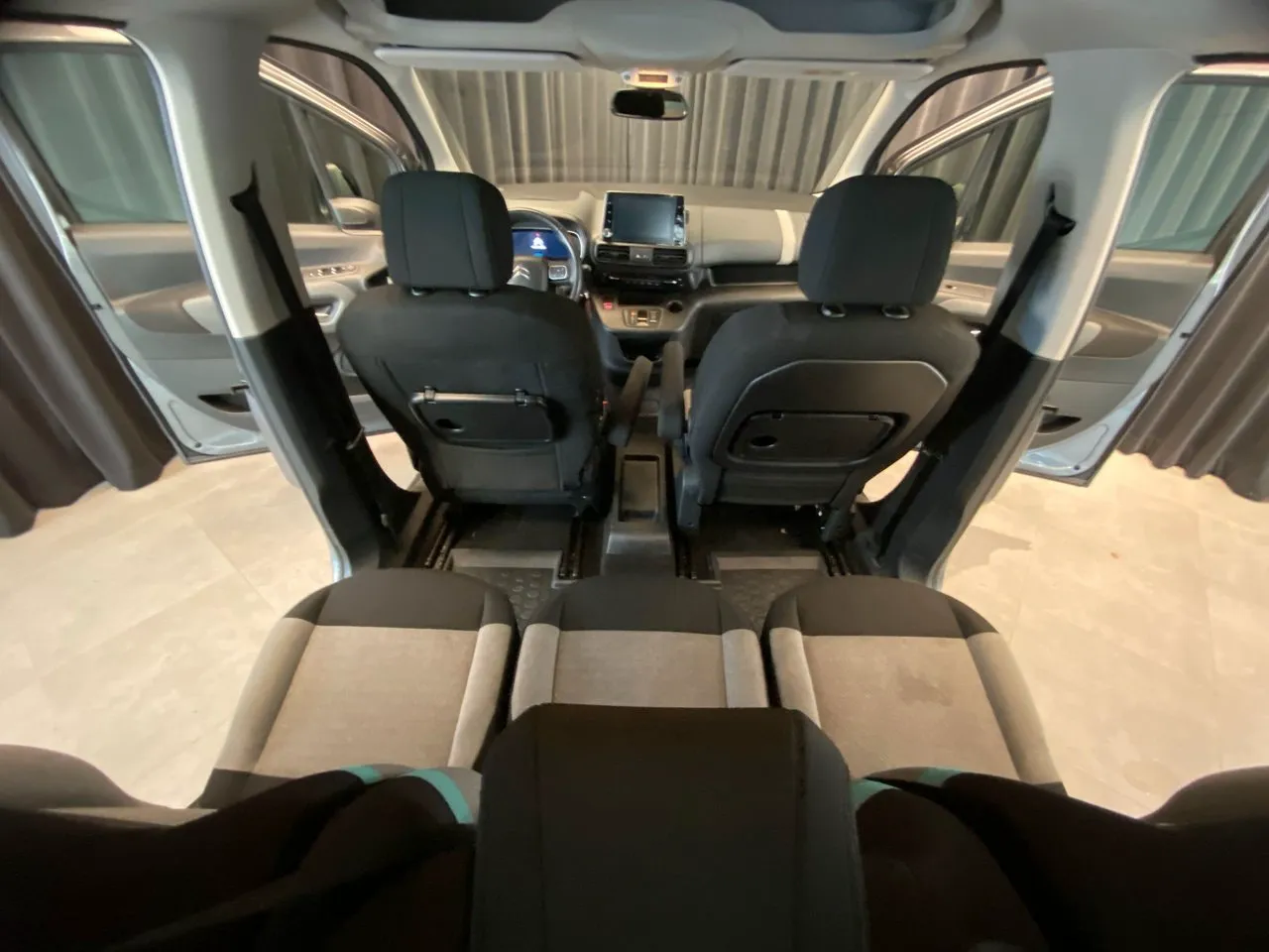 Vehicle image 21