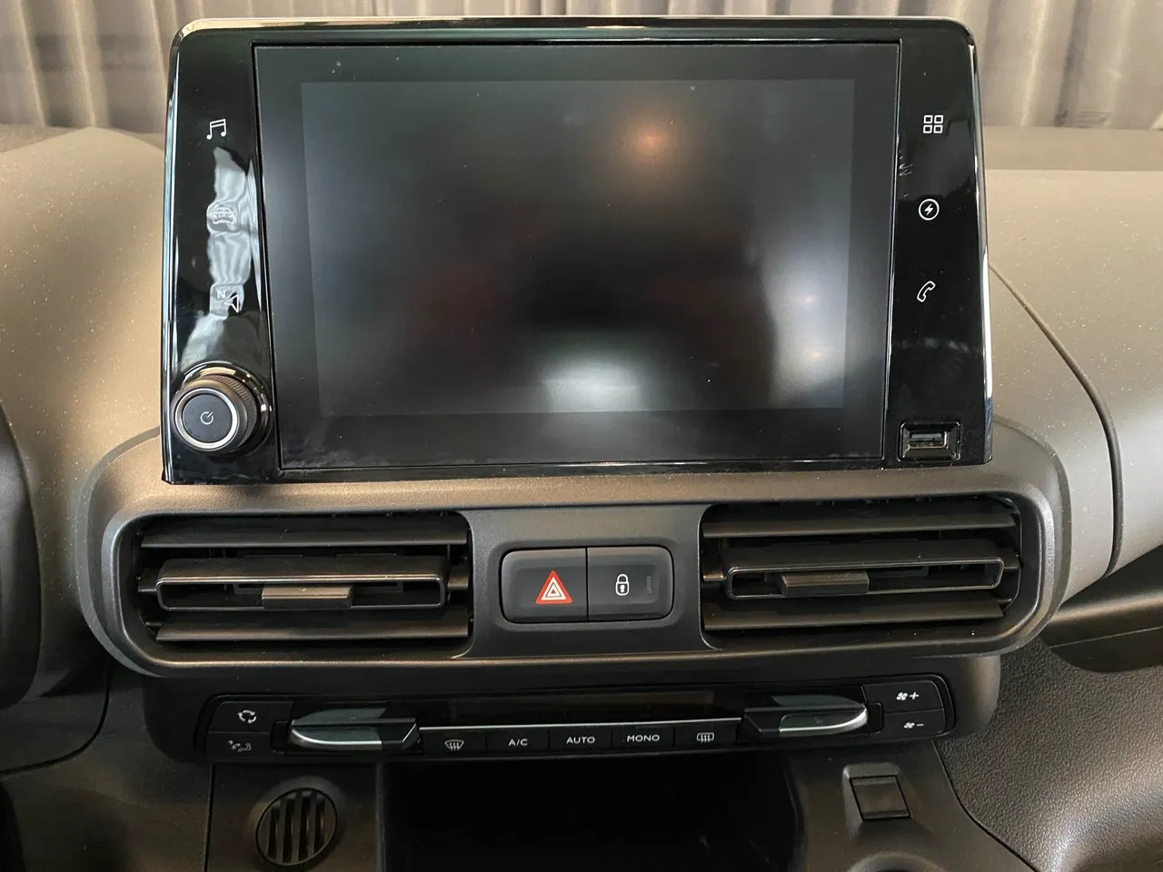 Vehicle image 34