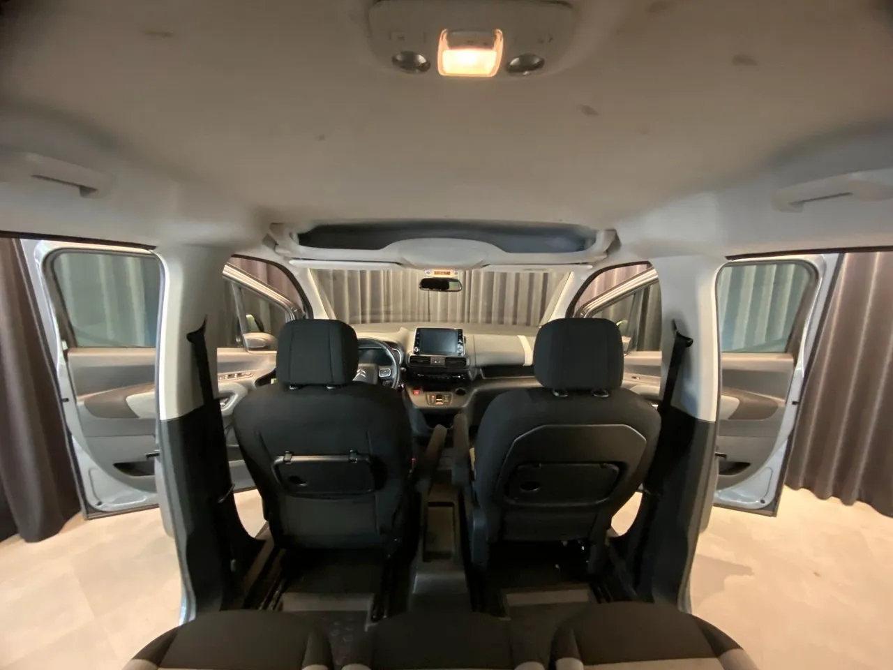 Vehicle image 22