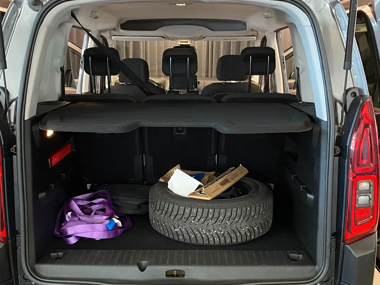 Vehicle image 19