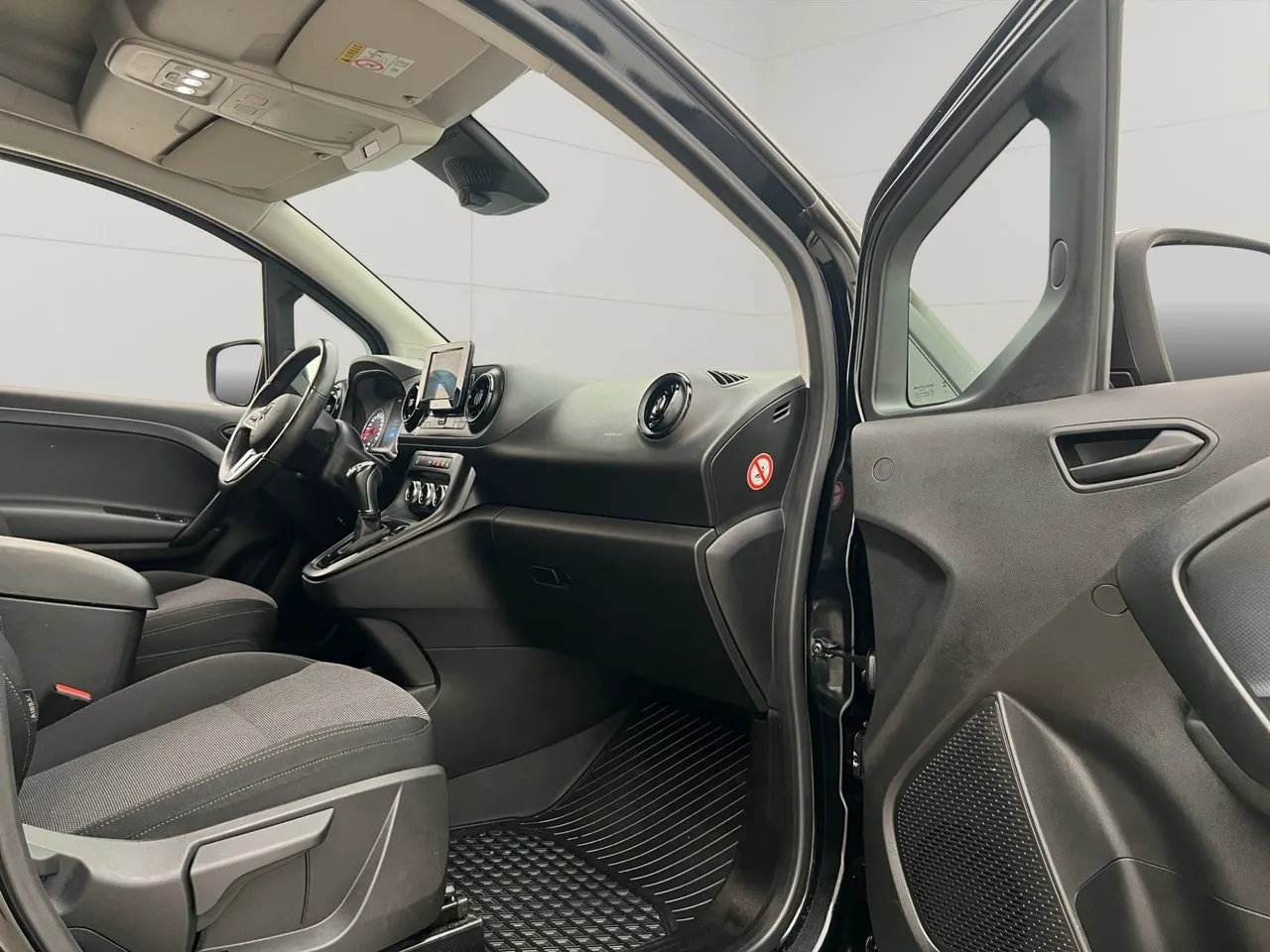 Vehicle image 25