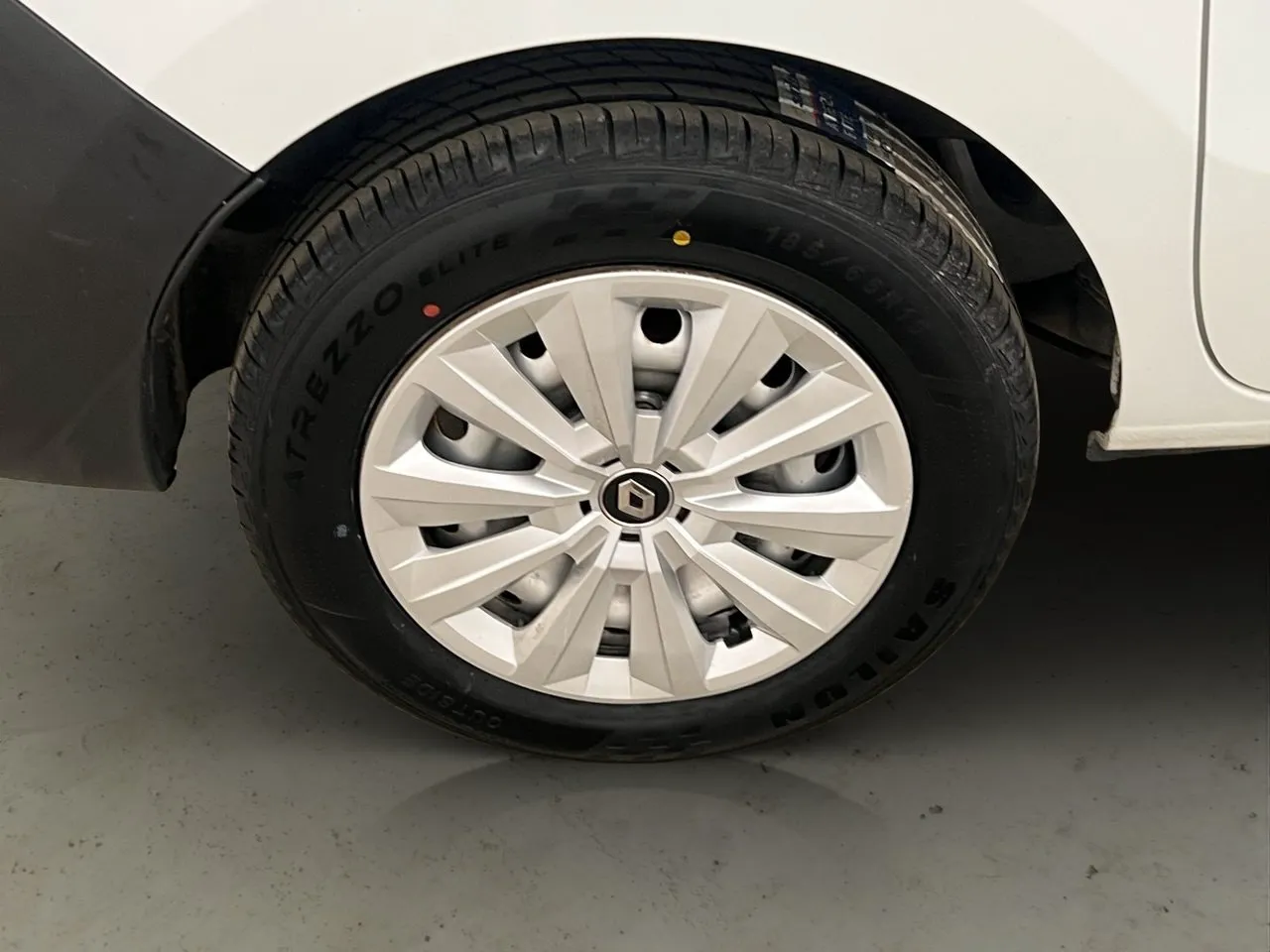 Vehicle image 25