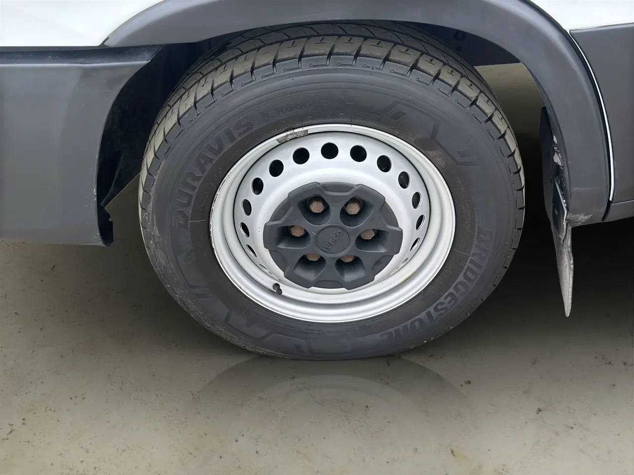 Vehicle image 24